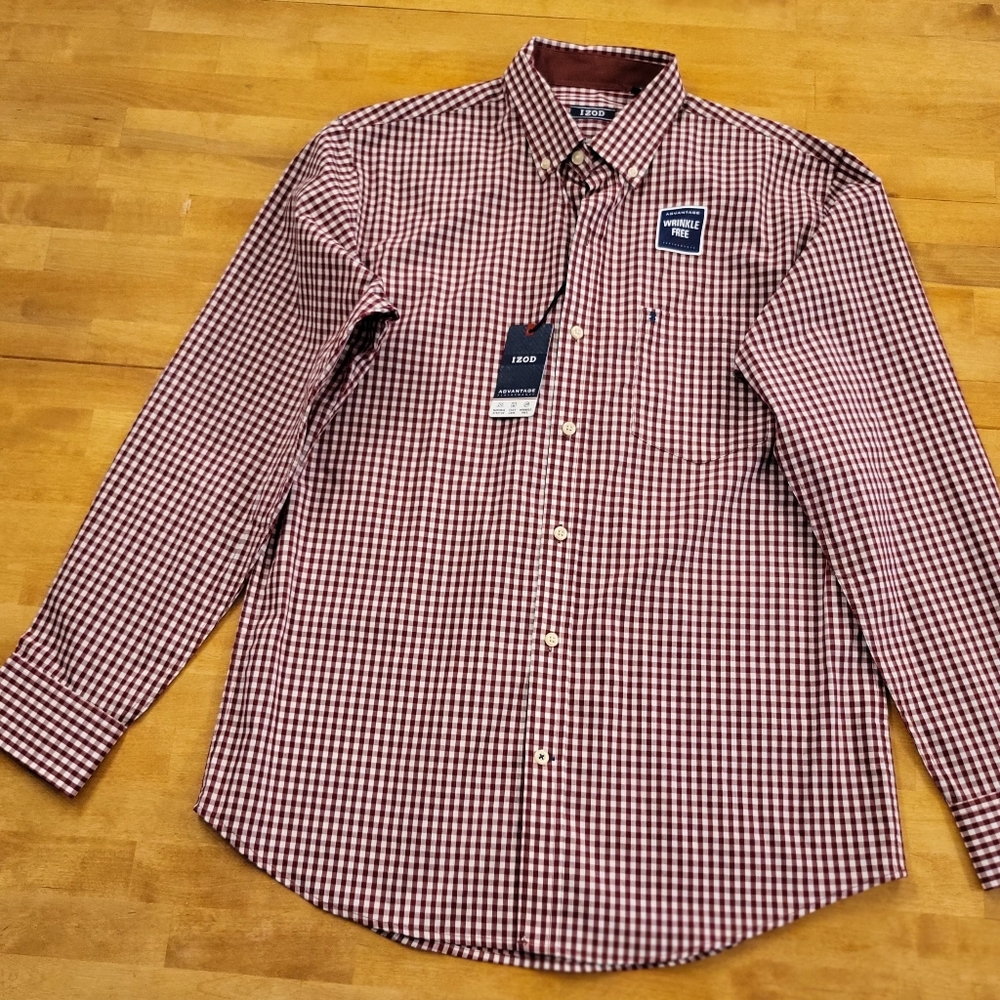 Izod red and white checked Men’s casual button up long sleeve shirt size Medium